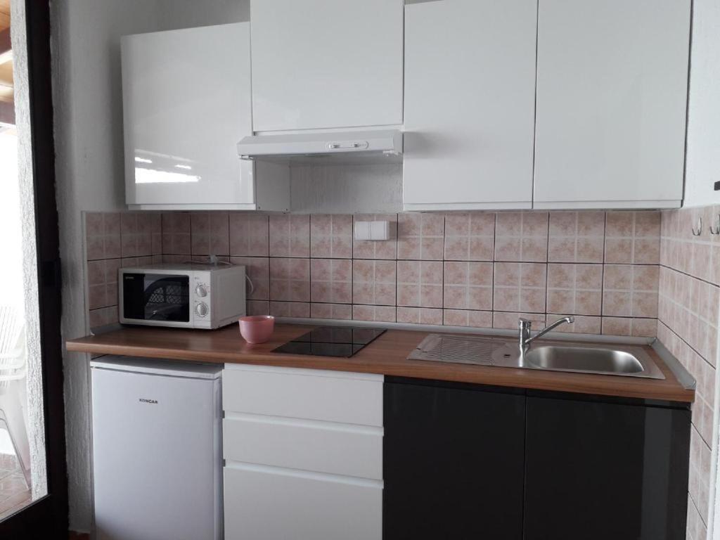 Appartamento Mali delfin Sveti Juraj Esterno foto